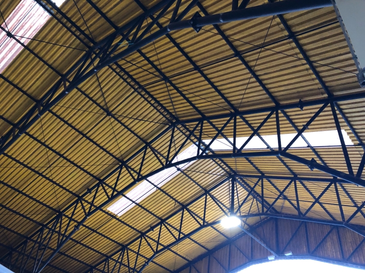 Coberturas termoacustica para galpões industriais: vale mesmo o investimento?