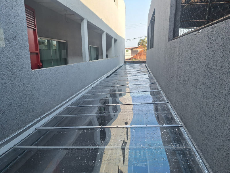 Toldos em Policarbonato Compacto